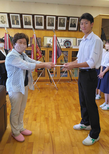 激励金贈呈式4 激励金贈呈式4